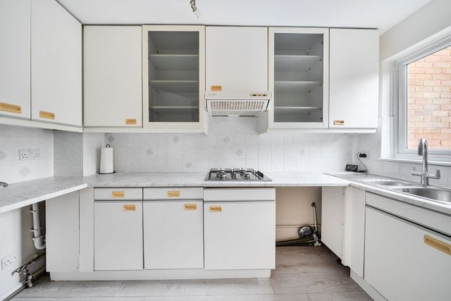21, Sturt Court, Guildford photo 3