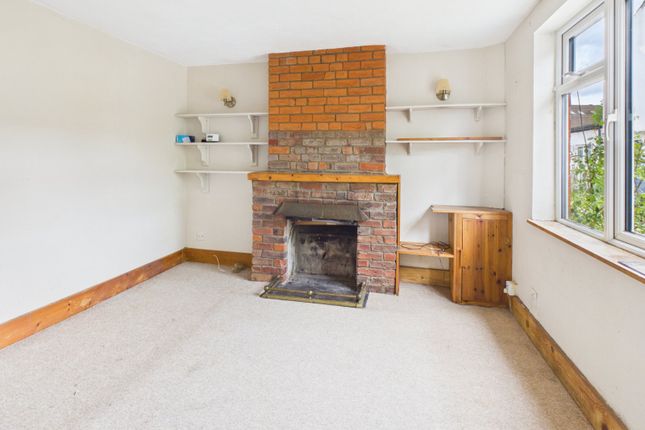 53, Sycamore Road, Buckinghamshire photo 2
