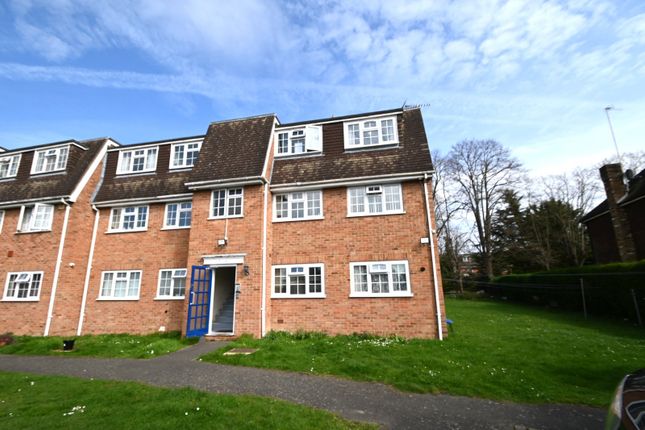 Thumbnail Flat for sale in Shelton Court, Langley, Berkshire