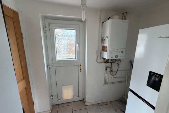 72, Crewe Road, Castleford photo 3