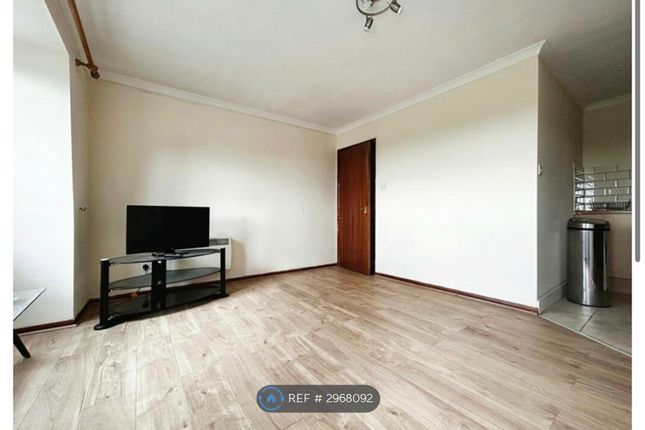 Ibotson Court, Poyle Road, Slough photo 3