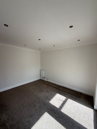 28, Vine Lane, Uxbridge photo 4