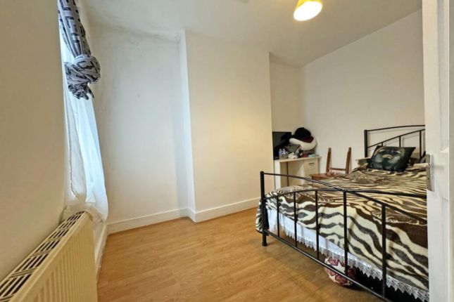 43 First Floor Flat,, Wallington Road, Ilford photo 4