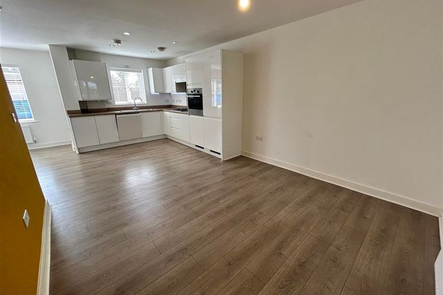 Flat for sale in Daffodil Crescent, Crawley, West Sussex