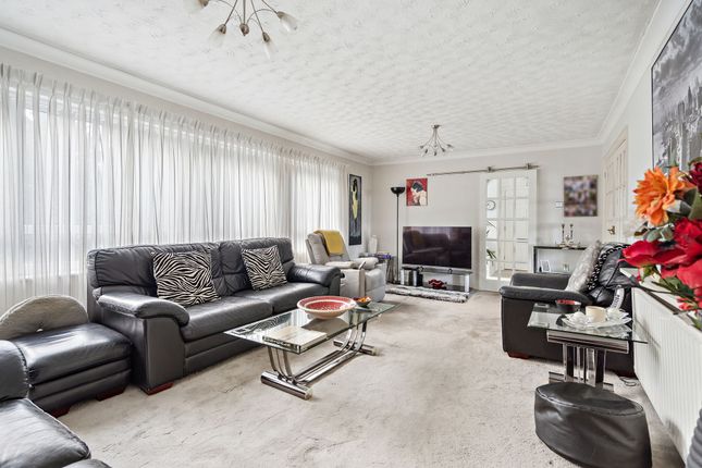 41 Ivinghoe Road, Bushey photo 3