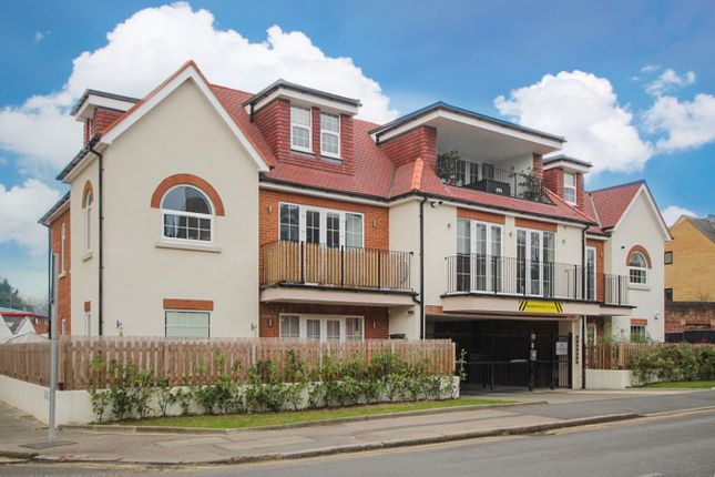 Thumbnail Flat for sale in Drake Avenue, Staines Upon Thames, Staines