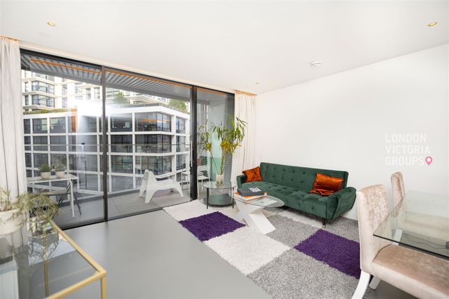 1-bed flat on Apartment 11-55, Gasholders Building, 1 Lewis Cubitt Square, London, £1,080,000