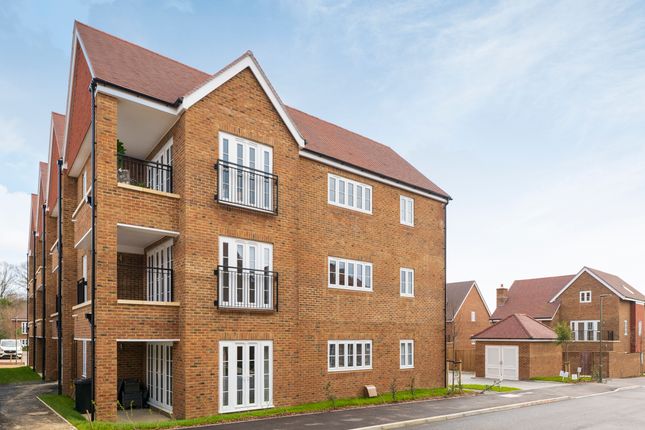 Thumbnail Flat for sale in Chinon House, Tadworth, Surrey