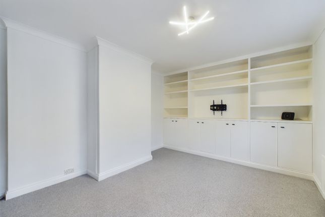 2, Heywood Avenue, Maidenhead photo 2