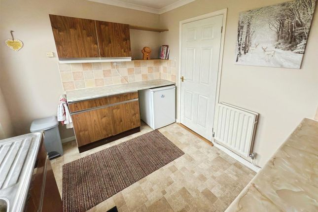 31, Clifford Drive, Lowestoft photo 4