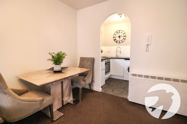 81, Chandlers Drive, Erith photo 4