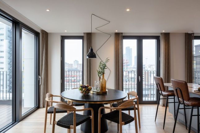 Thumbnail Flat for sale in The City, London