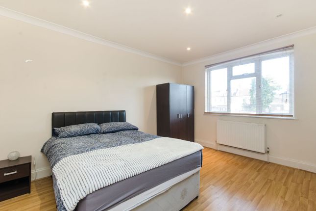 St Barnabas Road, Mitcham photo 4