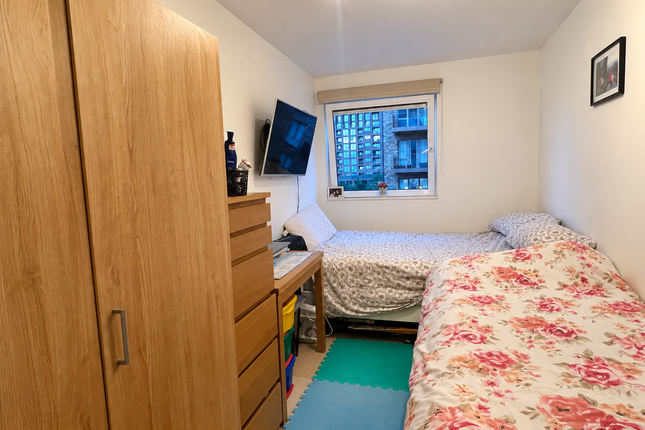 Flat 302, Latitude Court, London photo 5