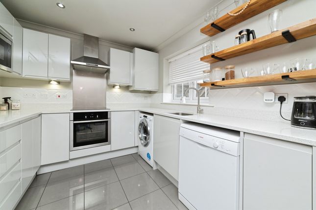 30, Paddock Way, HULL photo 3