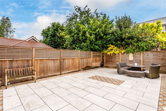 7, Fitzroy Place, Surrey photo 4