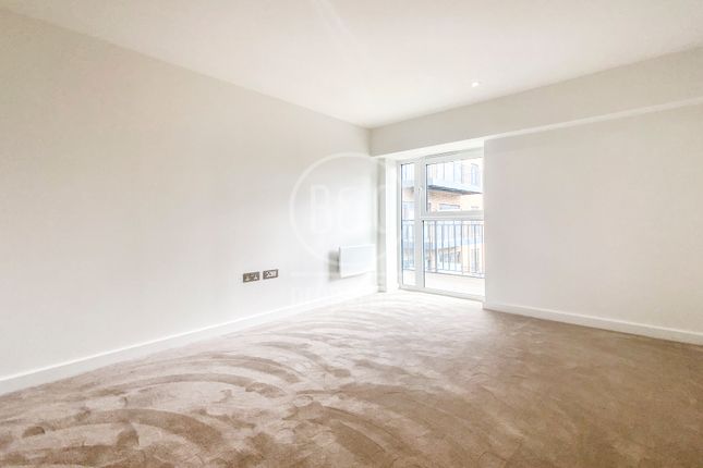 Flat to rent in Beaufort Square, Beaufort Park, London