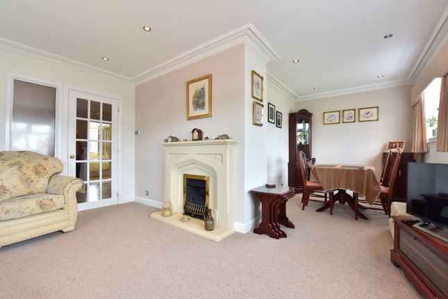 12, Regent Close, Kingswinford photo 3