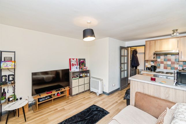 1-bed flat on Flat 2, The Red House, Station Approach, Romsey, £110,000