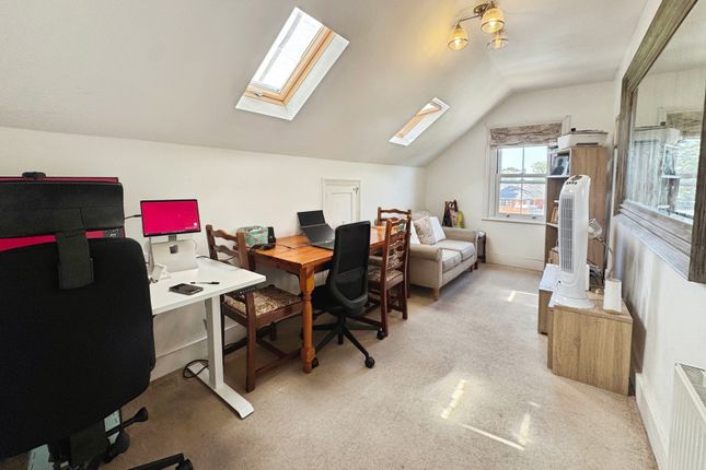 32D, Southampton Street, Farnborough photo 3