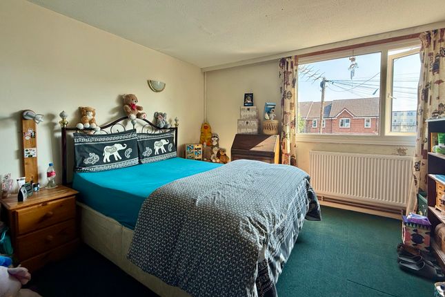 23, Carless Close, Gosport photo 4