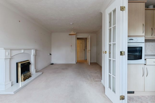Pinewood Court, West Moors photo 3