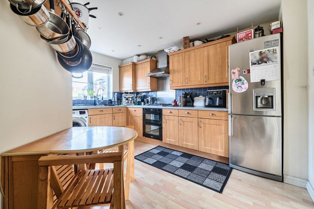10, Orchard Close, Elstead photo 4