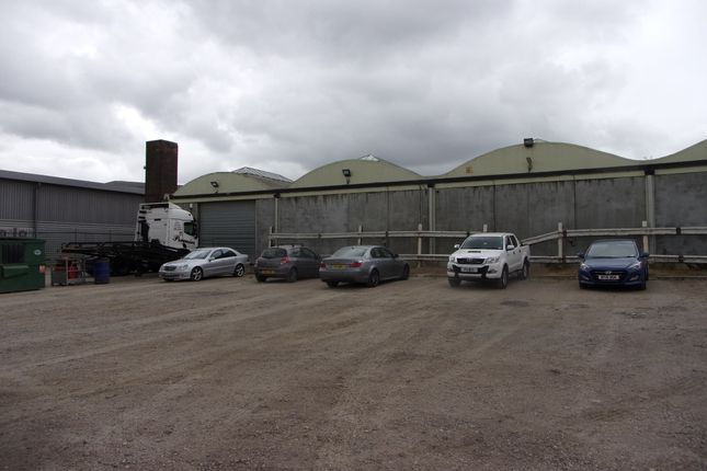 Warehouse to let in Honywood Road, Basildon