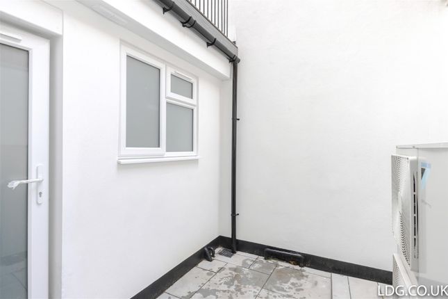 Flat to rent in New North Street, Bloomsbury