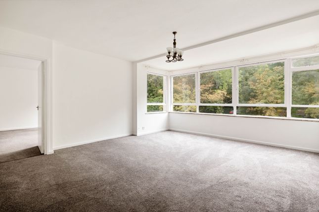 11, Raleigh Court, London, England photo 2