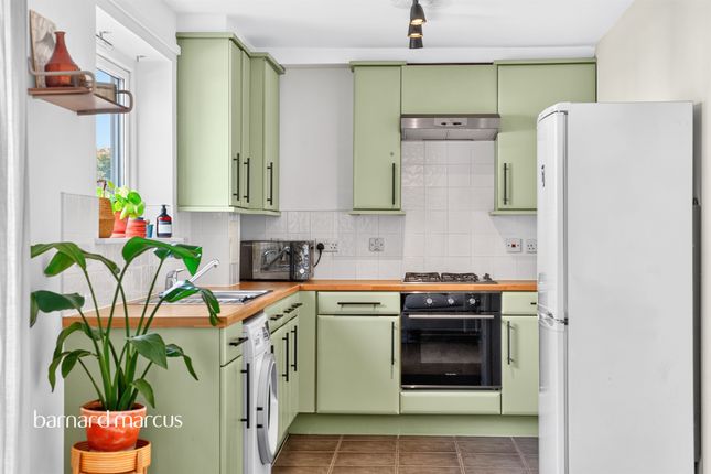 Flat 3, 307, Beulah Hill, London photo 2