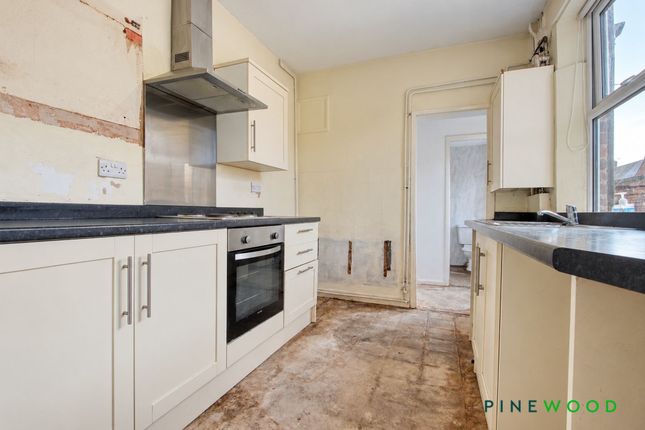 51 Middlecroft Road, Chesterfield photo 3