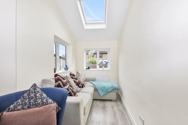 9, Philips Grove, Wakefield photo 4