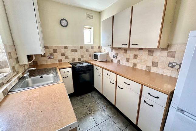 Terraced house for sale in Castle Road, Grays