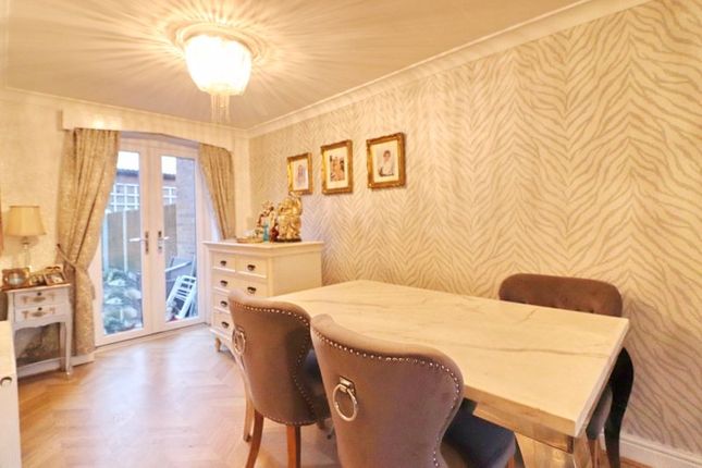 9, Lions Drive, Manchester photo 4