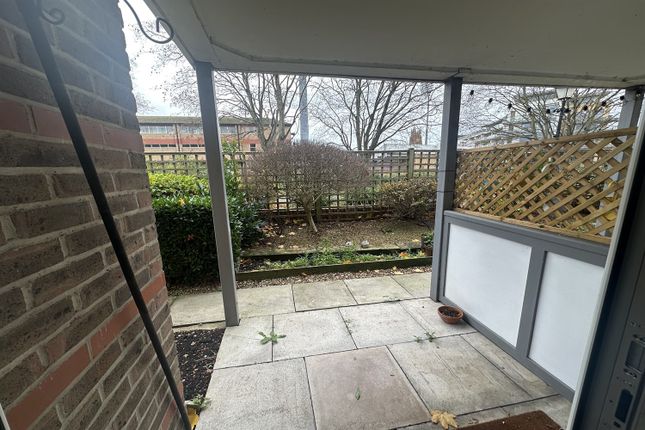 Flat 7, Dellers Court, Dellers Wharf, Taunton photo 5