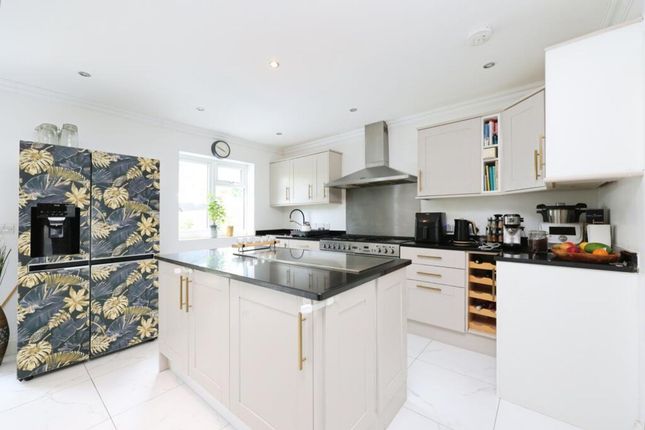 253 Eastcote Road, Ruislip photo 3