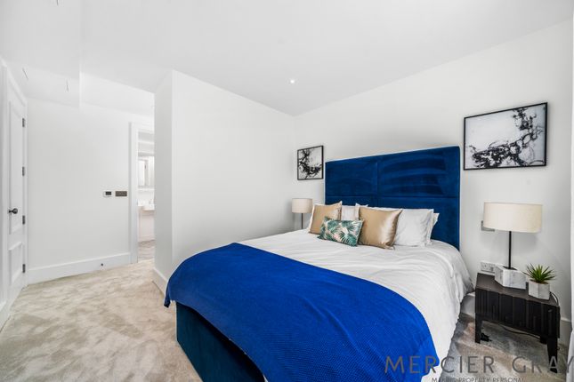 021 Lyon House, Chaplin Drive, London photo 4