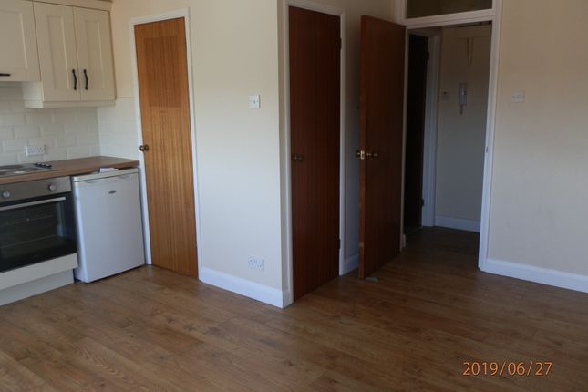 29, Thornlaw Road, London photo 4