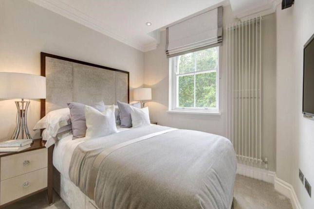 Flat 34, Garden House, Kensington Gardens Square, London photo 4