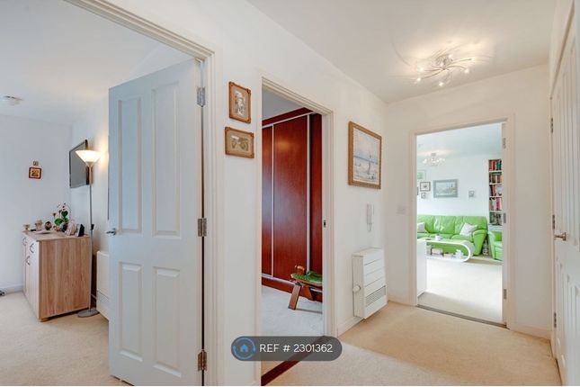 Flat, Chaplin House All Saints Road, London photo 3