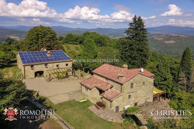 Farmhouse for sale in Caprese Michelangelo, Tuscany, Italy