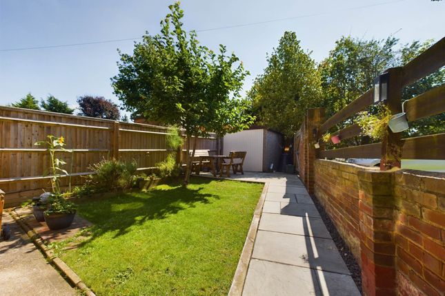 Thumbnail Maisonette for sale in Long Meadow, Bedgrove, Aylesbury