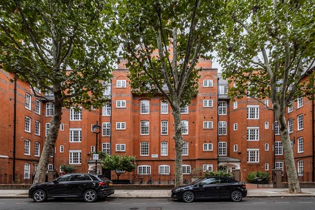 Flat 31, Hogarth House, Erasmus Street, London photo 2