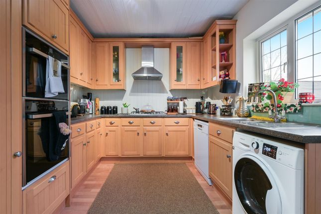 4, Copley Way, Tadworth photo 2