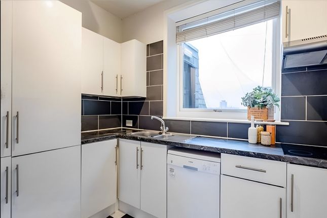 Flat to rent in Strathmore Court Park Road, London