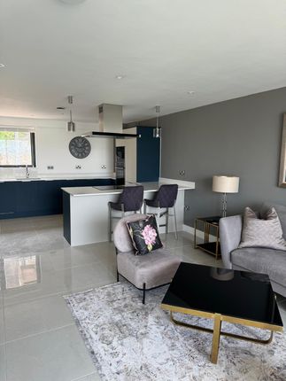17 LaFalaise, Paget Place, Penarth photo 2