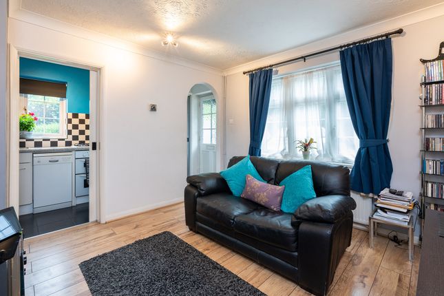 1, Barleymow Court, Betchworth photo 2