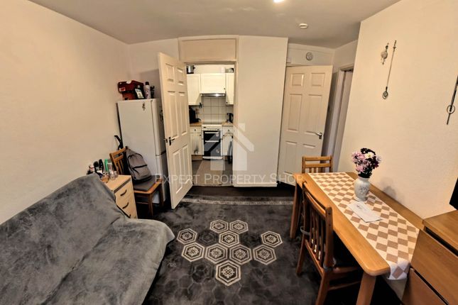 8, Lanchester Gardens, Worksop photo 2