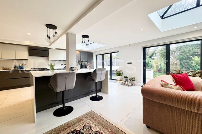 5, Penshurst Road, Potters Bar photo 3